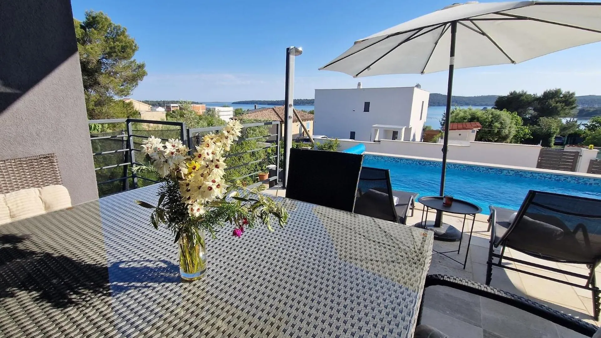 Villa Pura Vida With Sea View Pula Croatia